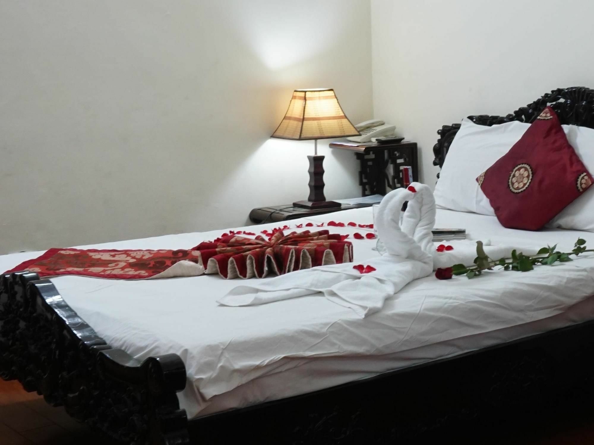 Hanoi Golden Moon Guest House & Travel Экстерьер фото
